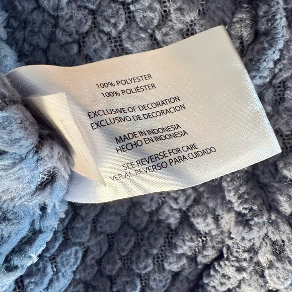 Women’s Eddie Bauer purple fuzzy zip up sweatshirt - Picture 7 of 7